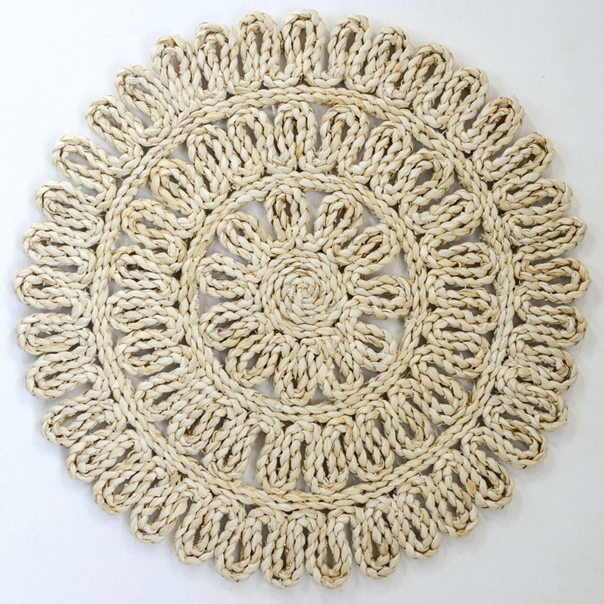 Picture of 15'' ROUND WOVEN STRAW PLACEMAT