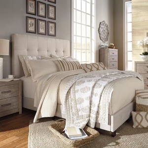 Picture of DOLANTE QUEEN UPHOLSTERED BED