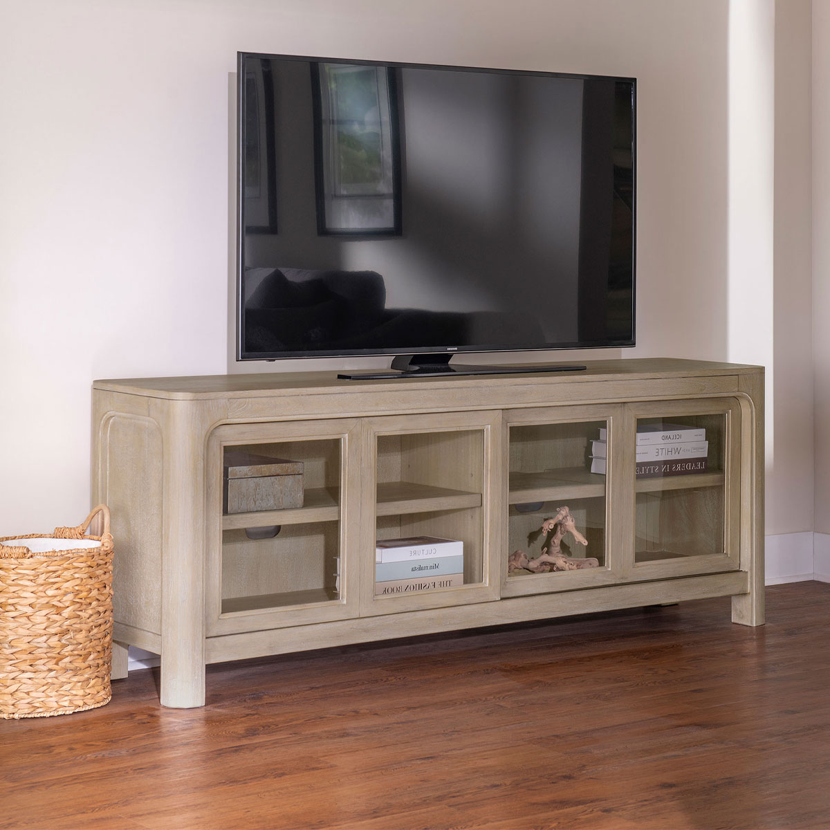 Solano TV Console